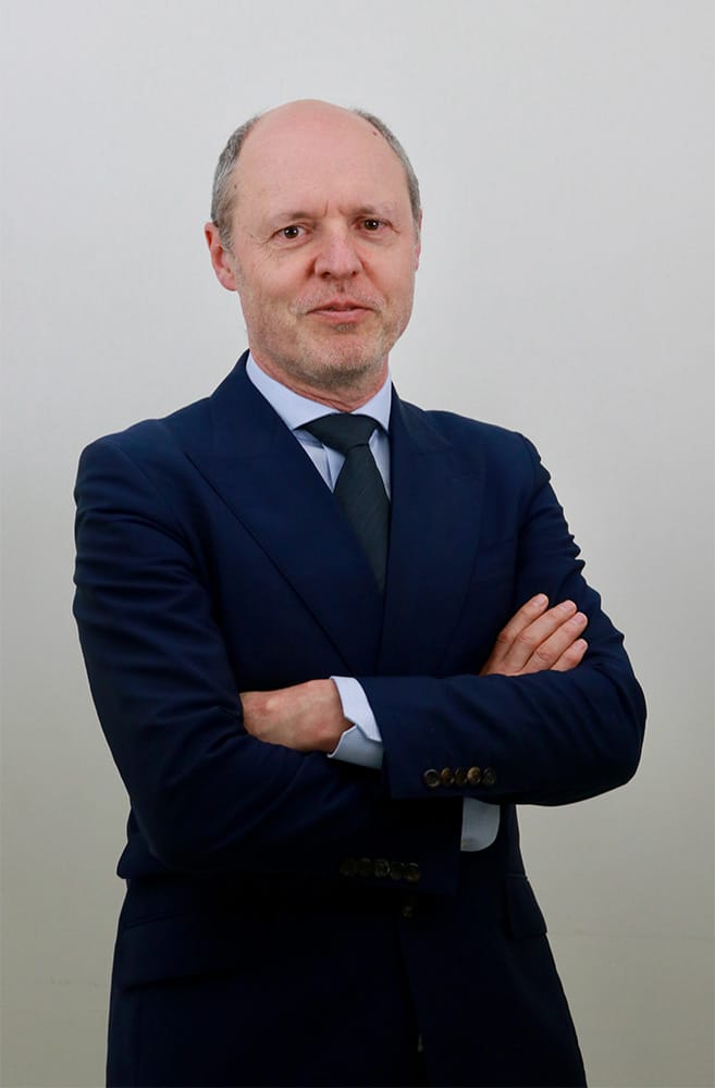 Professor Ernest Schilders reviewing patient imaging results at Combo Clinic.